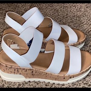 Universal Thread Sandals NWT size 8